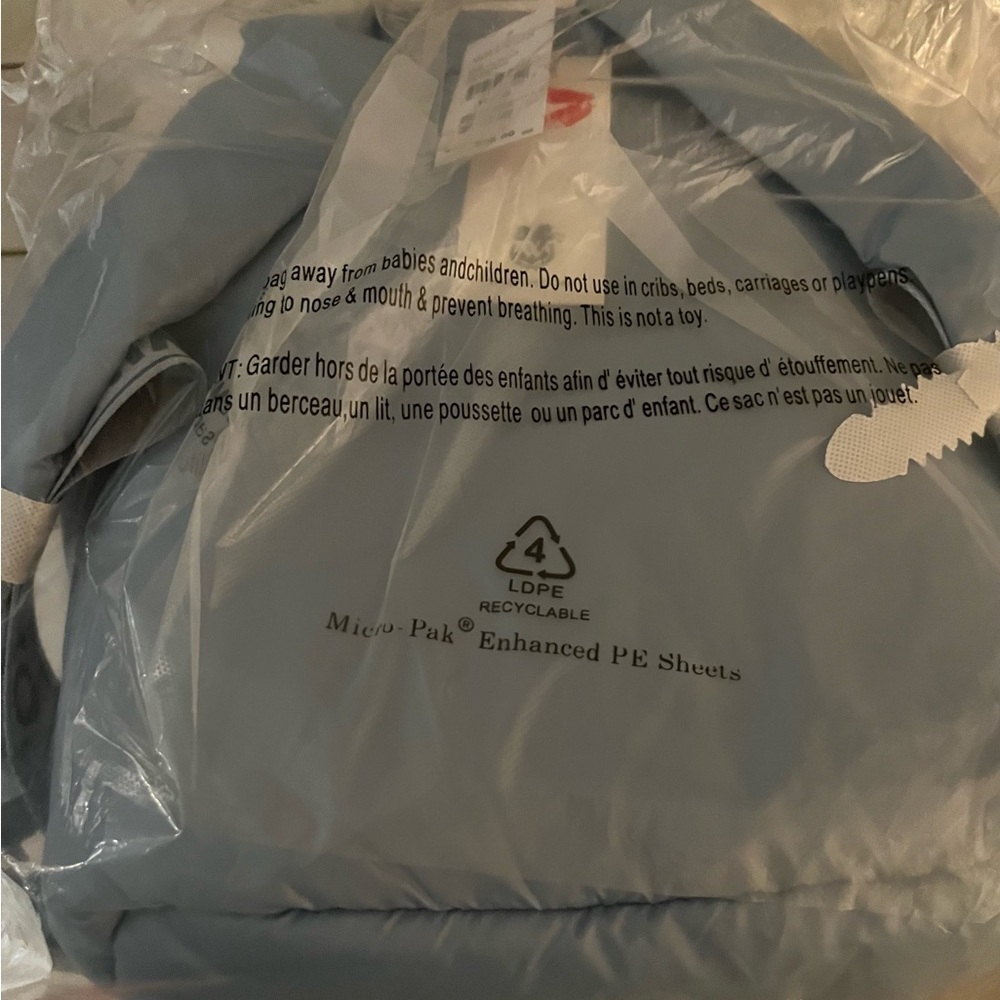 NWT Wildfox Puffy Light Blue Backpack - Picture 6 of 8